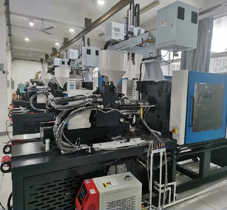 plastic injection molding machine